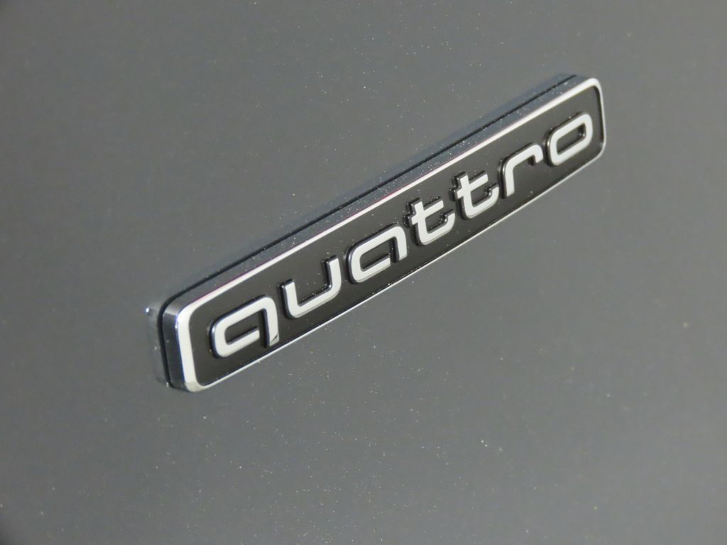 Thumbnail: 2025 Audi Q5 - 10