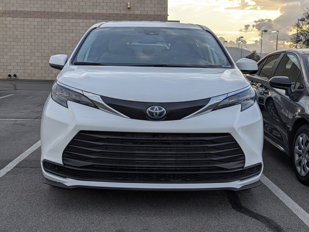 Used 2025 Toyota Sienna Van