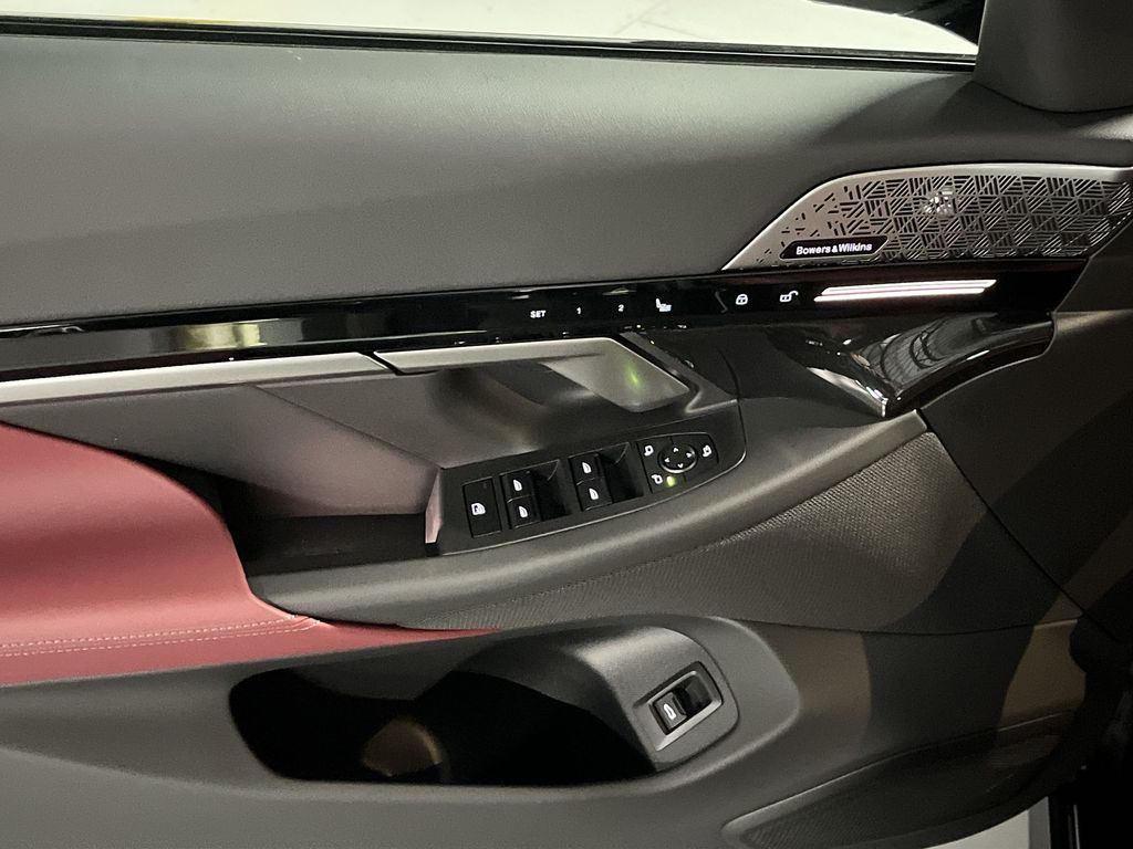 Thumbnail: 2025 BMW 5 Series - 13