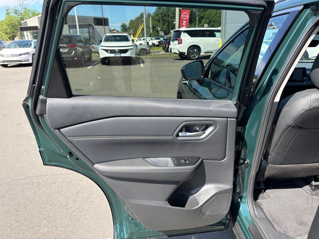 2026 Nissan Rogue Dark Armor - Photo 20