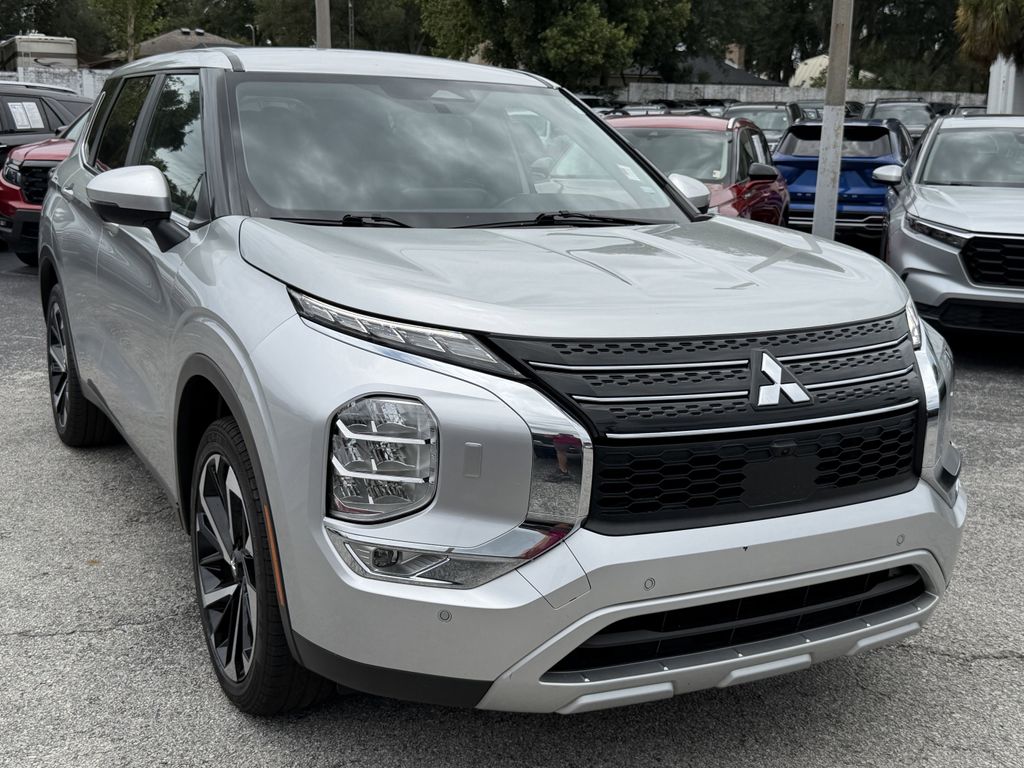 Gray 2024 Mitsubishi Outlander SE S-AWC SUV / Crossover All-Wheel Drive Continuously Variable Transmission