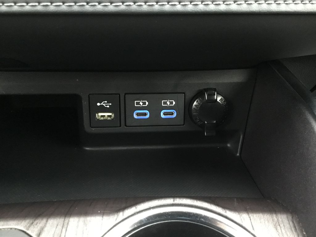 Thumbnail: 2022 Toyota Highlander - 25