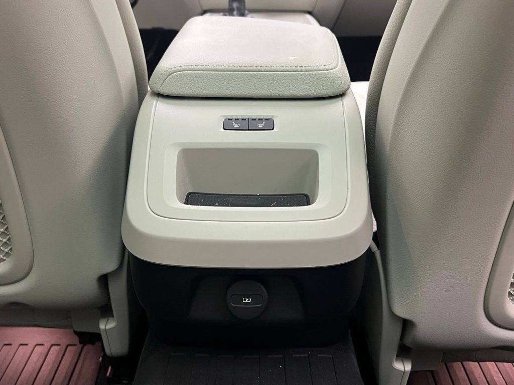 Thumbnail: 2022 Volvo S60 - 9