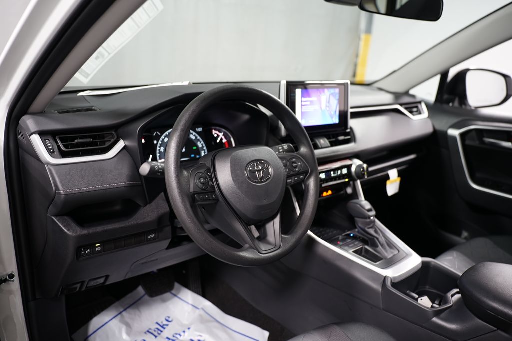 2025 Toyota RAV4 XLE 11
