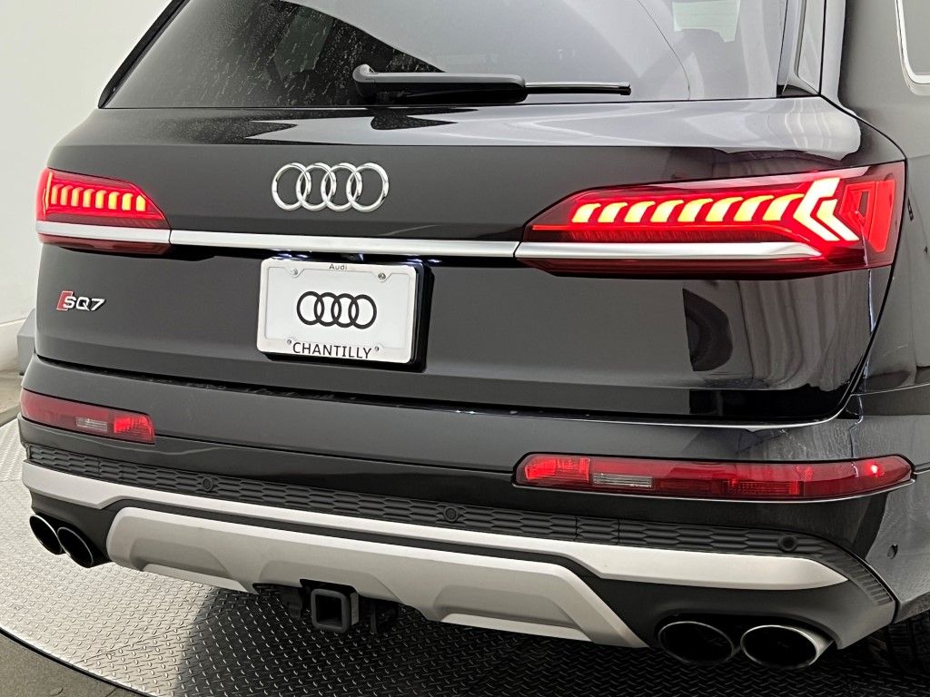 Thumbnail: 2021 Audi SQ7 - 7