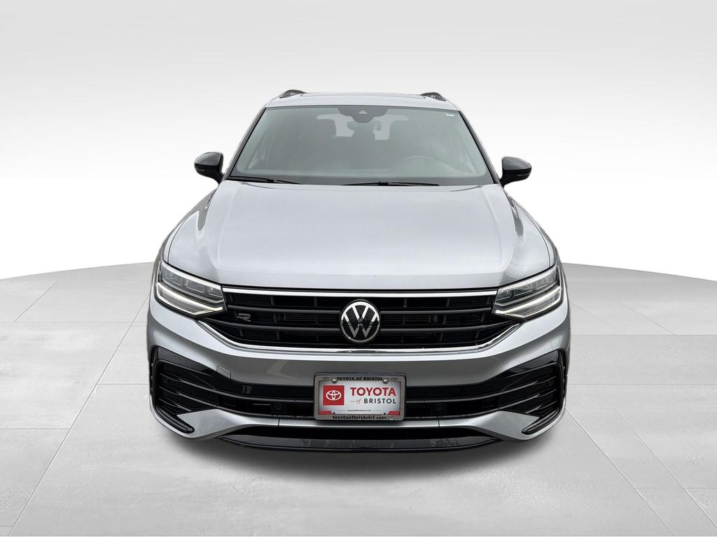 2023 Volkswagen Tiguan Plata (Silver Metallic) SUV/Crossover Tracción en las cuatro ruedas 8 velocidades Automática