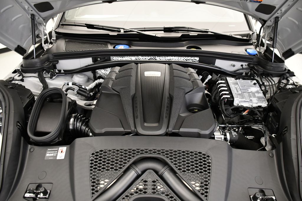 Thumbnail: 2026 Porsche Macan - 12