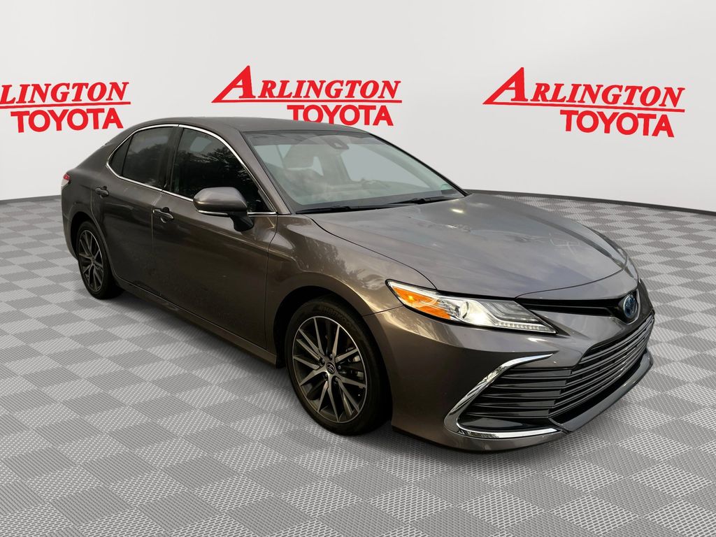 2023 Toyota Camry XLE's photo