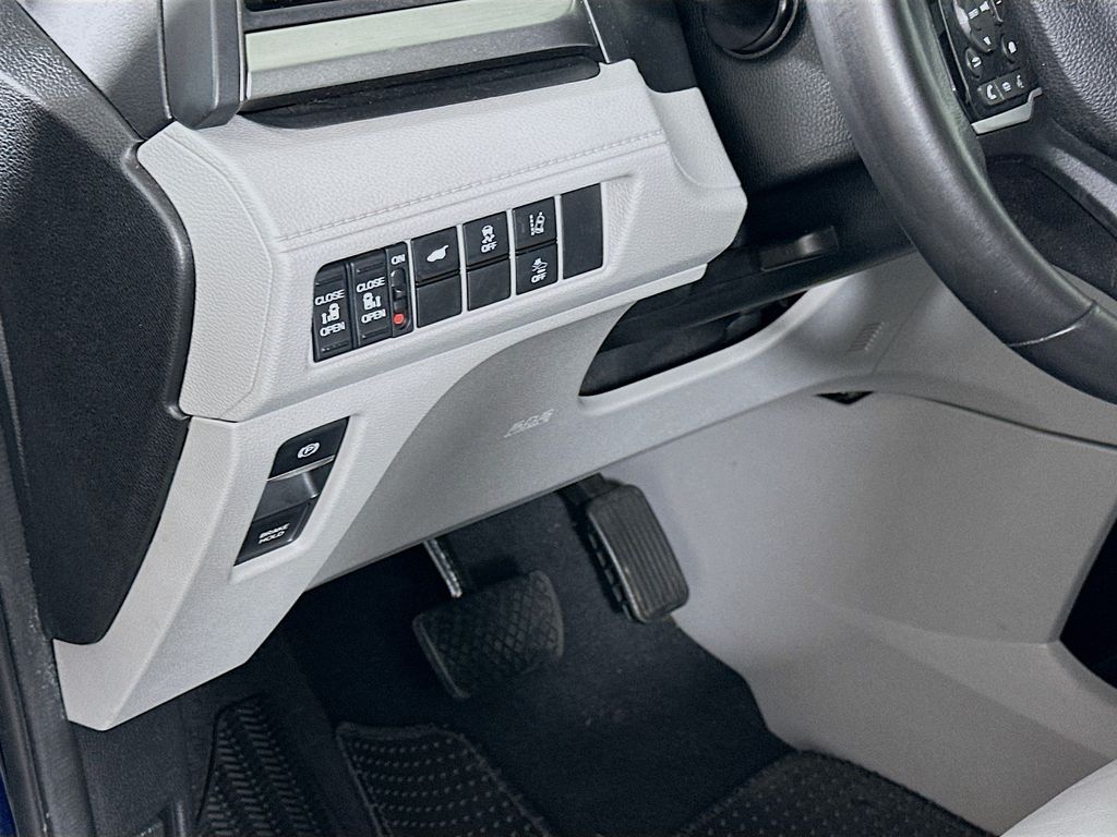 Thumbnail: 2018 Honda Odyssey - 10