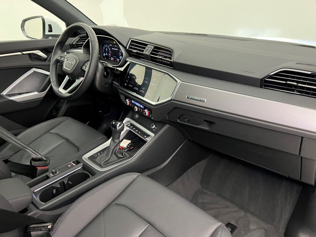 Thumbnail: 2025 Audi Q3 - 16