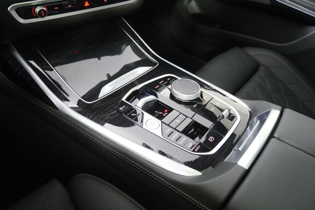 Thumbnail: 2024 BMW X7 - 25