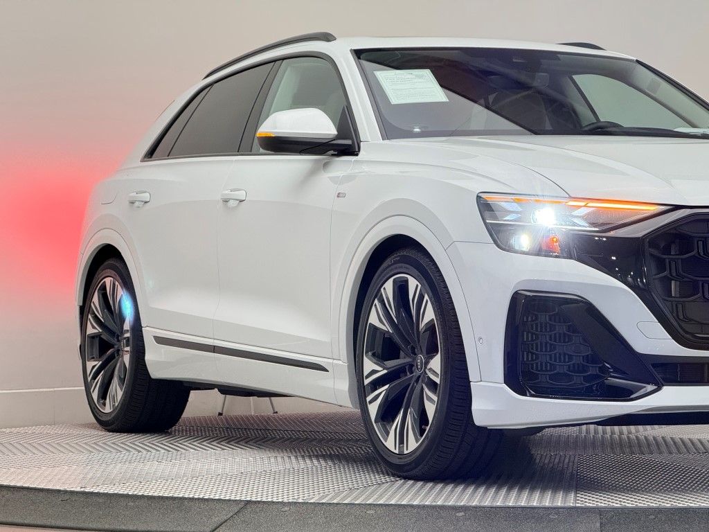Thumbnail: 2025 Audi Q8 - 3