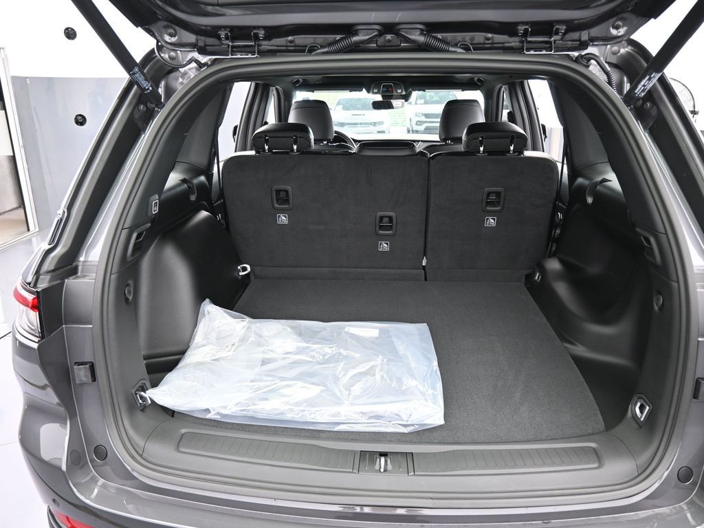 New 2025 Baltic Gray Metallic Clearcoat Jeep Altitude X image 33