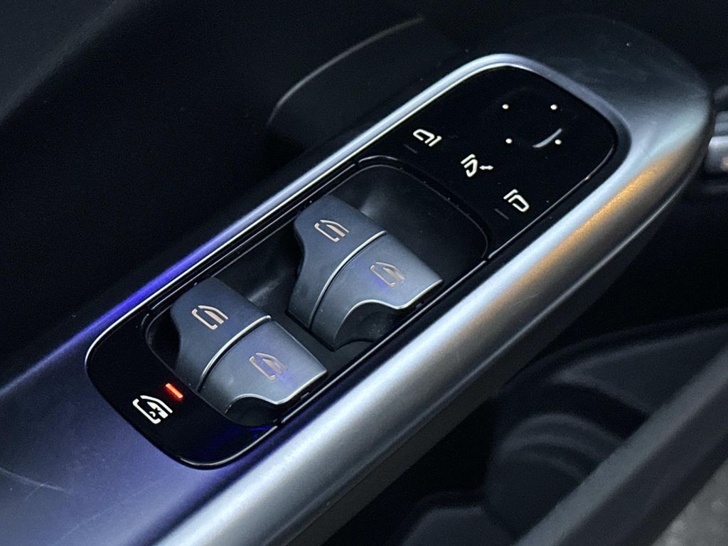 Thumbnail: 2023 Mercedes-Benz C-Class - 30