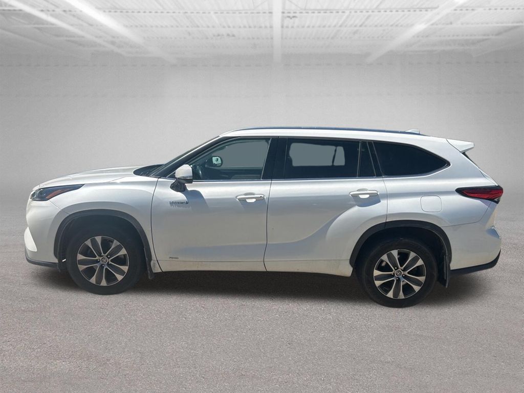 2021 Toyota Highlander Hybrid XLE White at Klick Lewis Buick Chevrolet