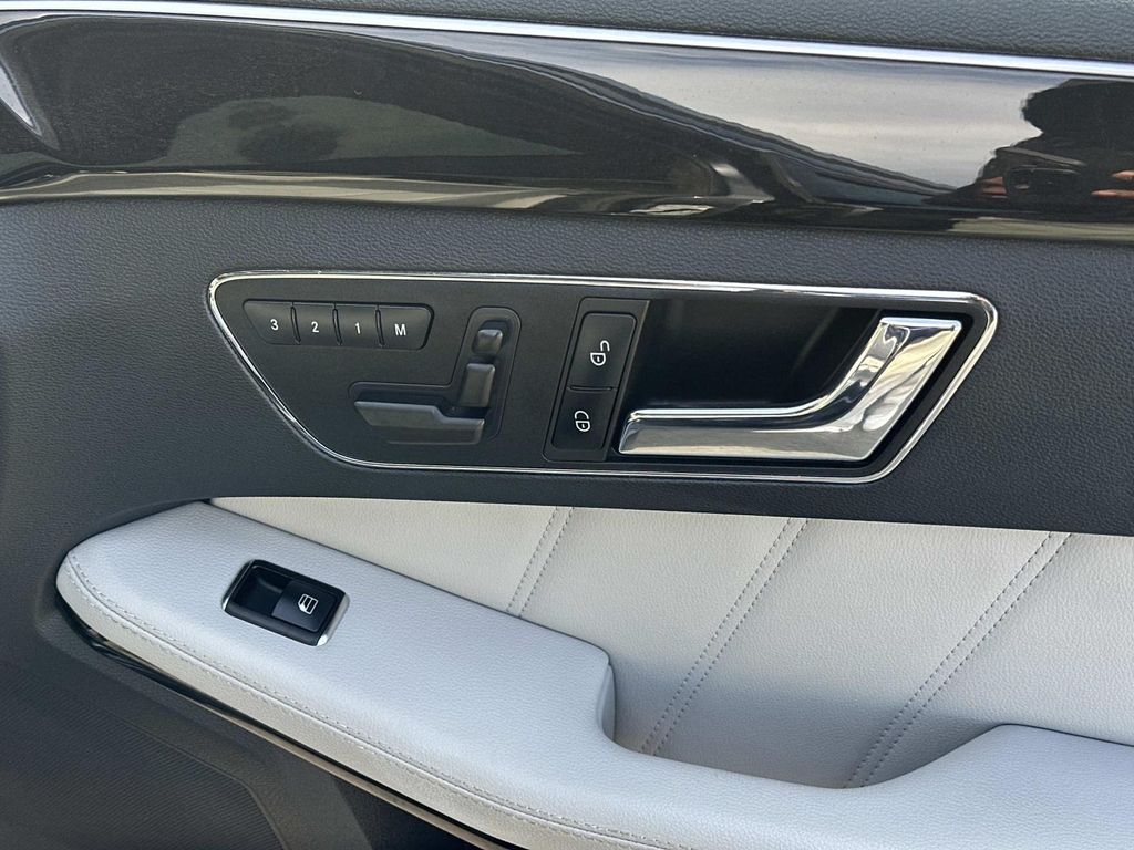 Thumbnail: 2011 Mercedes-Benz E-Class - 21