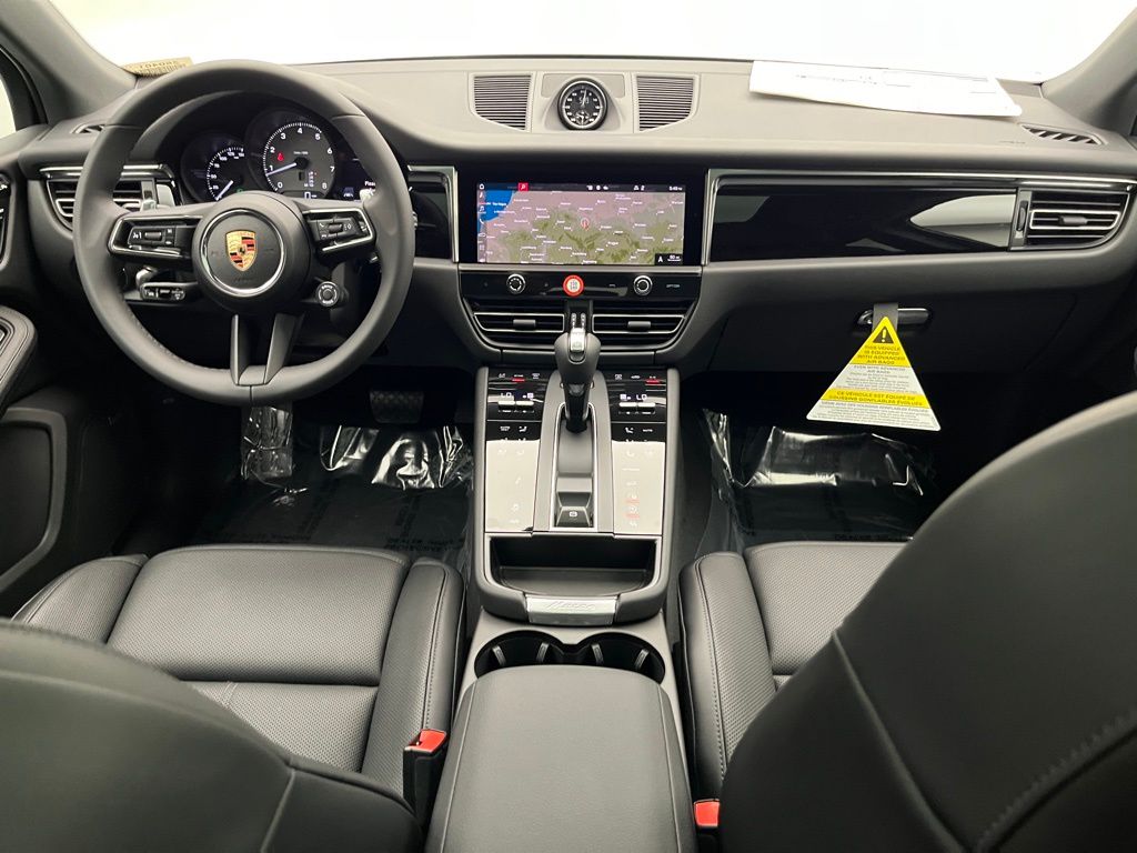 Thumbnail: 2025 Porsche Macan - 24