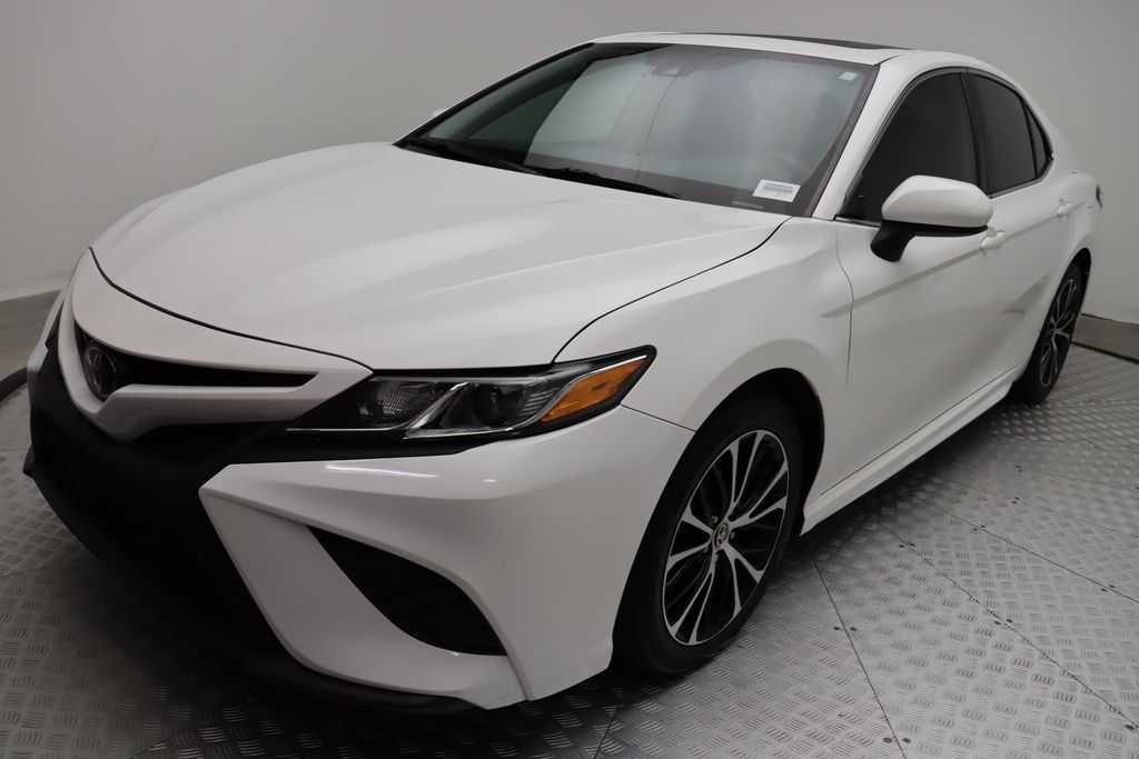 2020 Toyota Camry SE 2