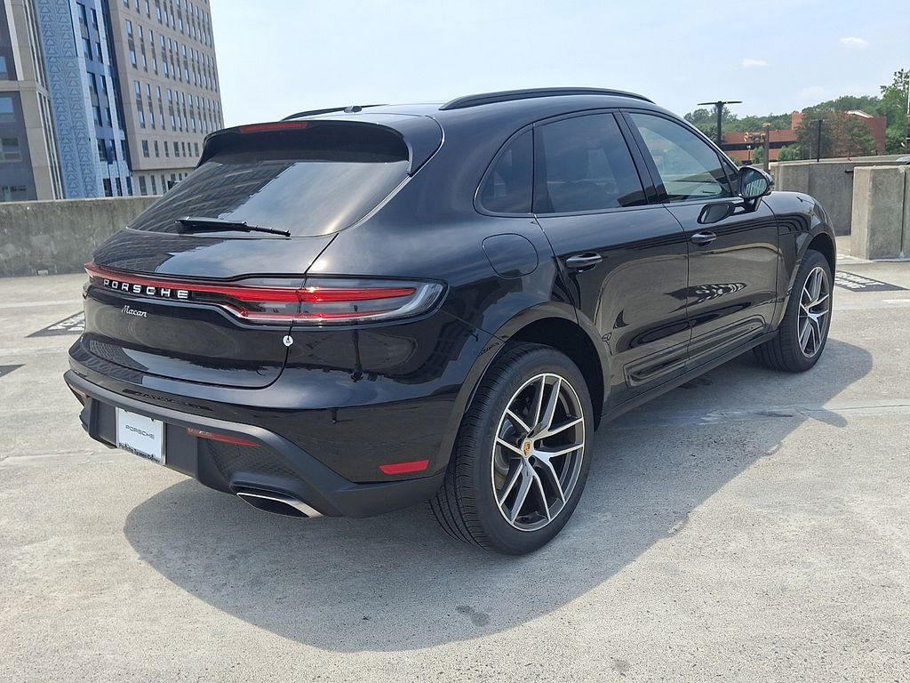 Thumbnail: 2026 Porsche Macan - 8
