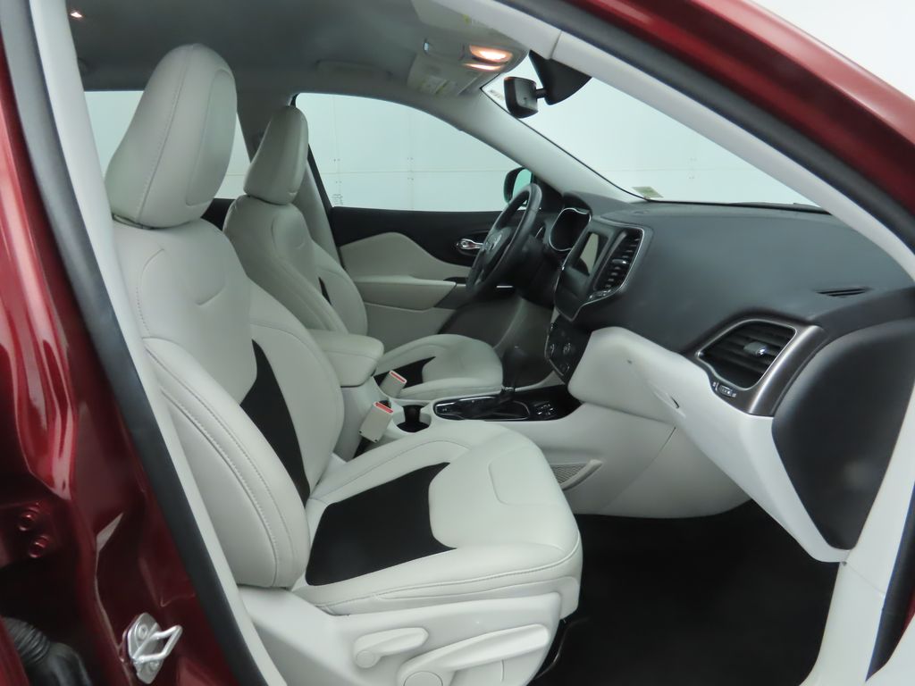 Thumbnail: 2020 Jeep Cherokee - 20