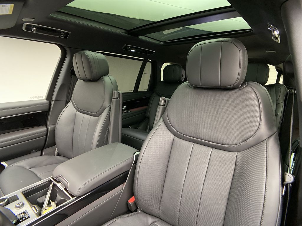 Thumbnail: 2023 Land Rover Range Rover - 15