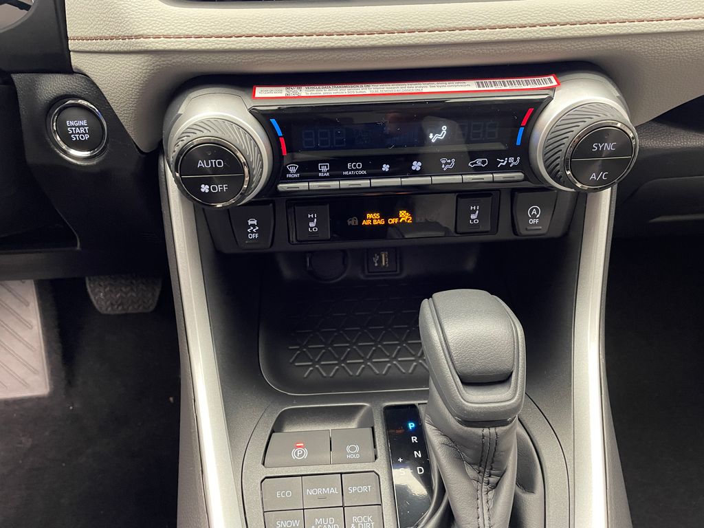 Thumbnail: 2025 Toyota RAV4 - 24