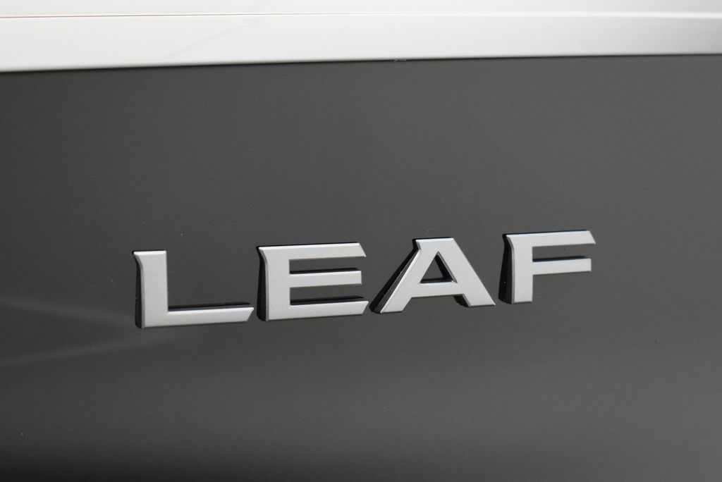 Thumbnail: 2024 Nissan Leaf - 9