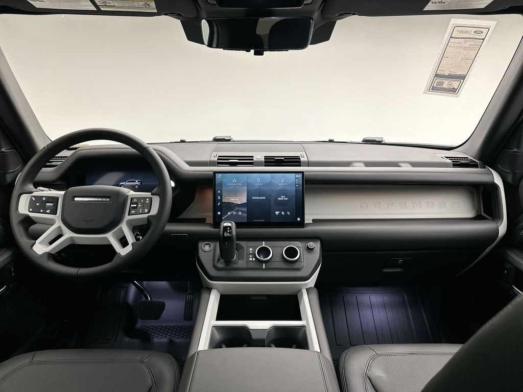2025 Land Rover Defender 110 8