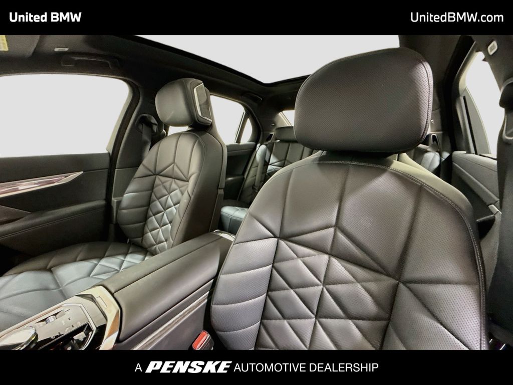 Thumbnail: 2025 BMW 7 Series - 12