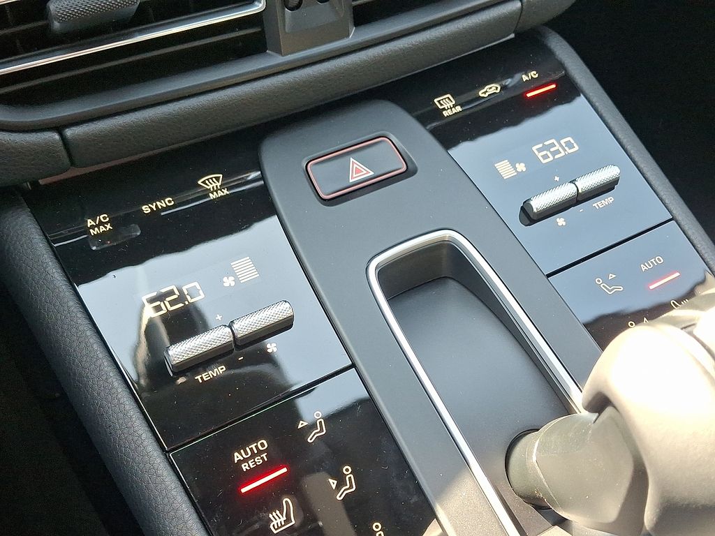 Thumbnail: 2026 Porsche Macan - 18