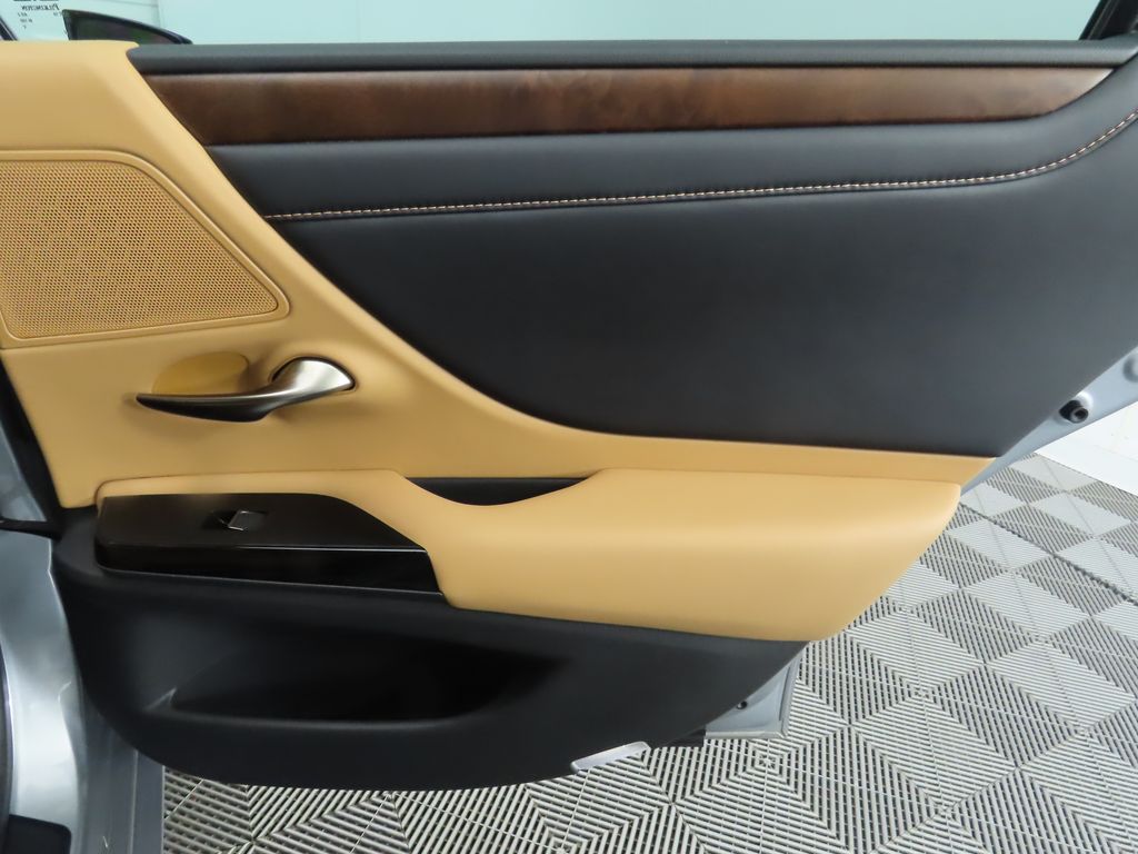 Thumbnail: 2022 Lexus ES - 27