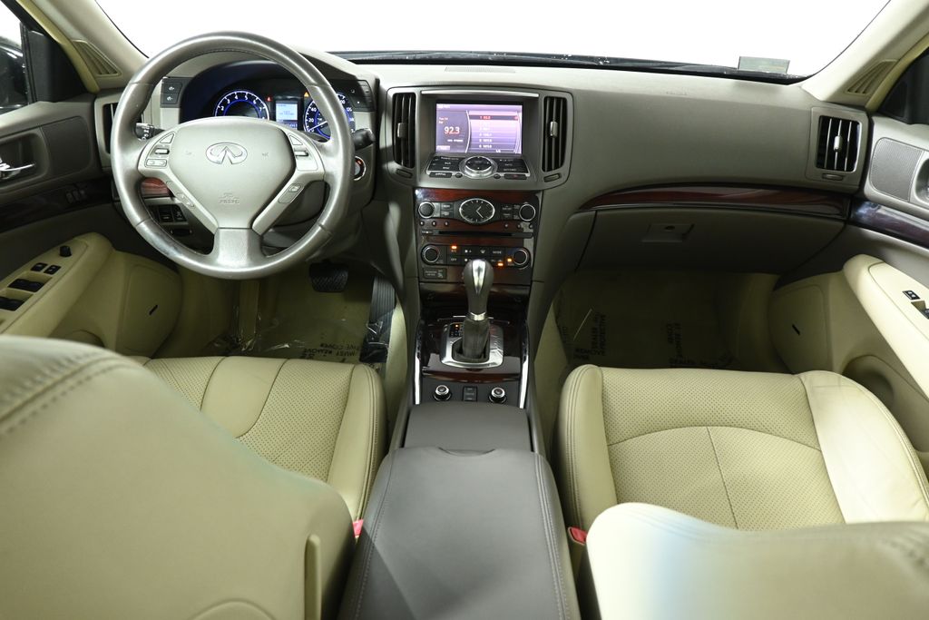 2011 INFINITI G37 X 4
