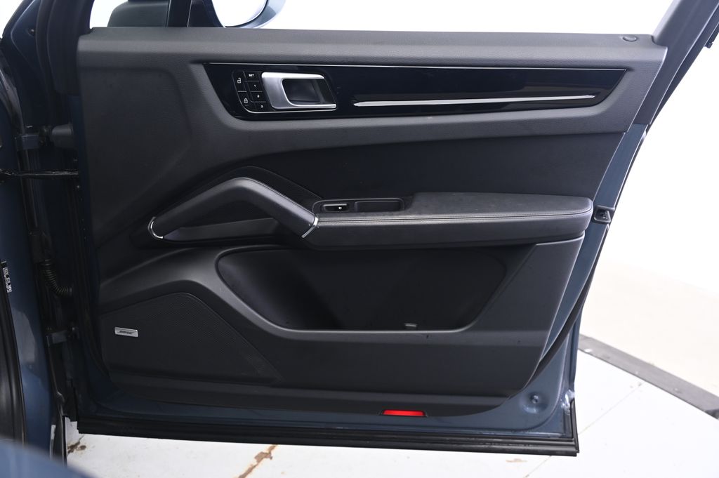 Thumbnail: 2020 Porsche Cayenne - 20