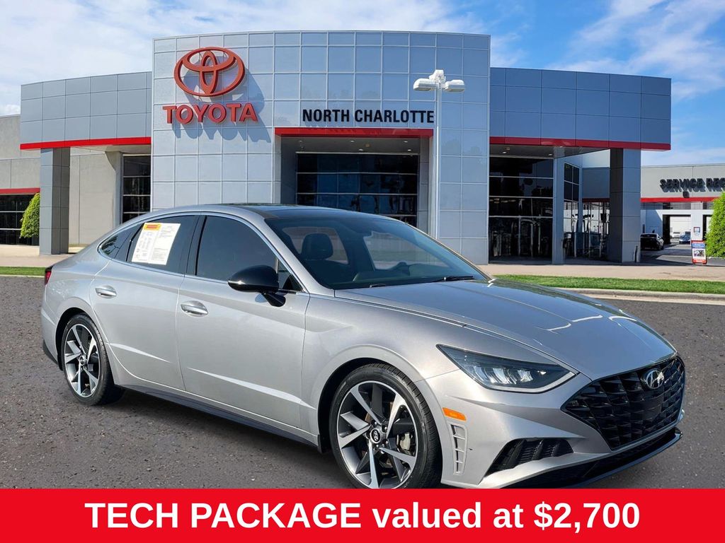 Shimmering Silver Pearl 2021 Hyundai Sonata Sedan Front-Wheel Drive 8-Speed Automatic Overdrive