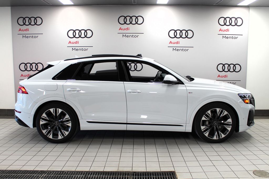 Thumbnail: 2026 Audi Q8 - 7