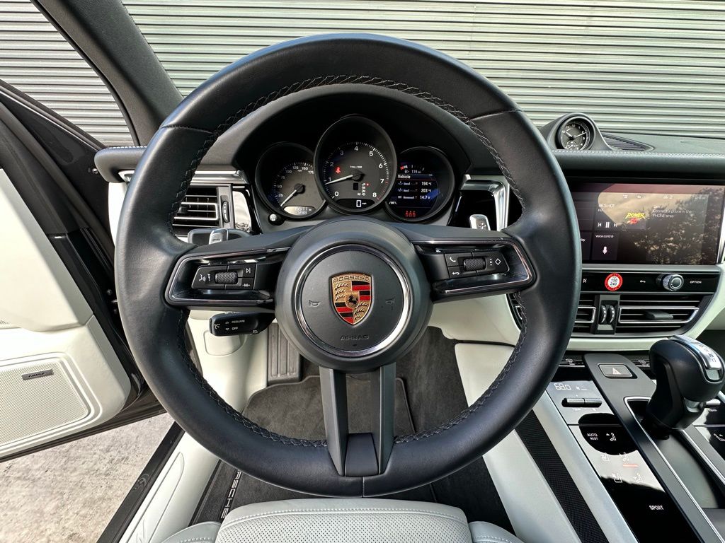 Thumbnail: 2022 Porsche Macan - 16