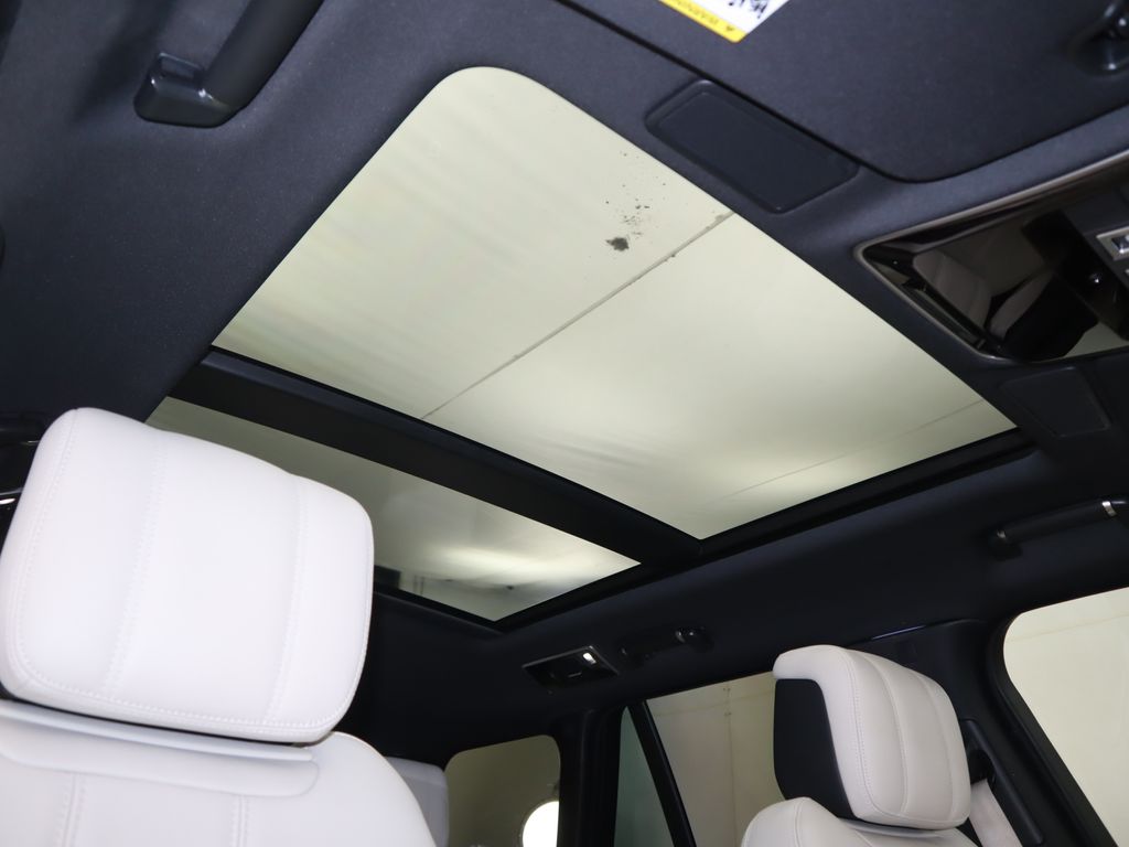 Thumbnail: 2021 Land Rover Range Rover - 18