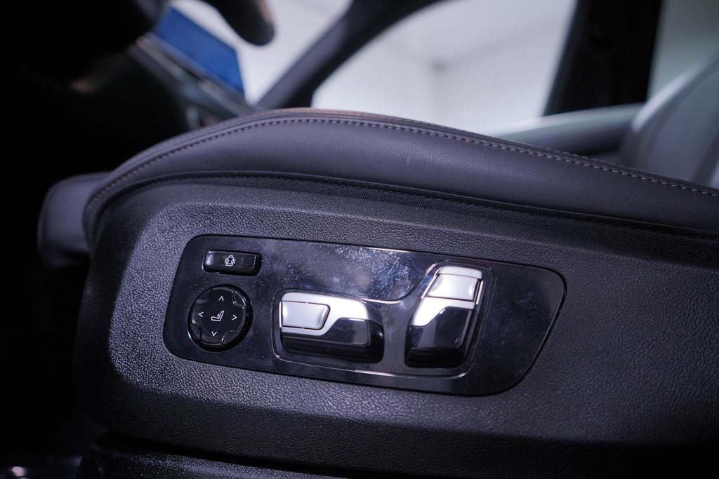 Thumbnail: 2025 BMW X7 - 19