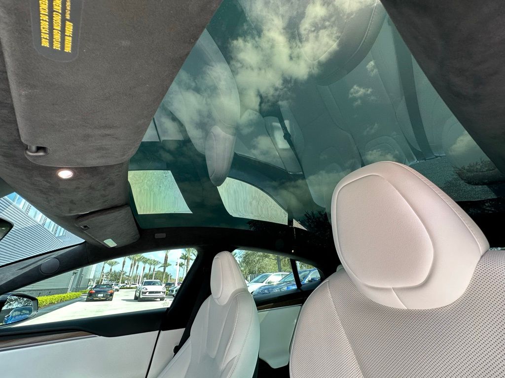 Thumbnail: 2022 Tesla Model S - 19