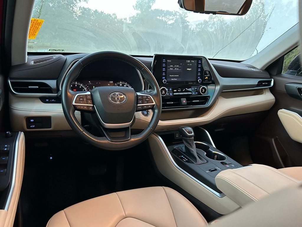 Thumbnail: 2022 Toyota Highlander - 12