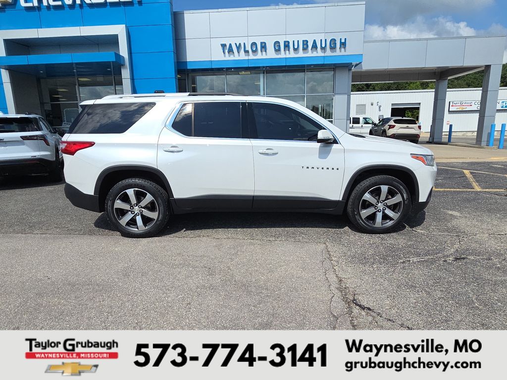 White (Iridescent Pearl Tricoat) 2018 Chevrolet Traverse SUV / Crossover Front-Wheel Drive 9-Speed Automatic