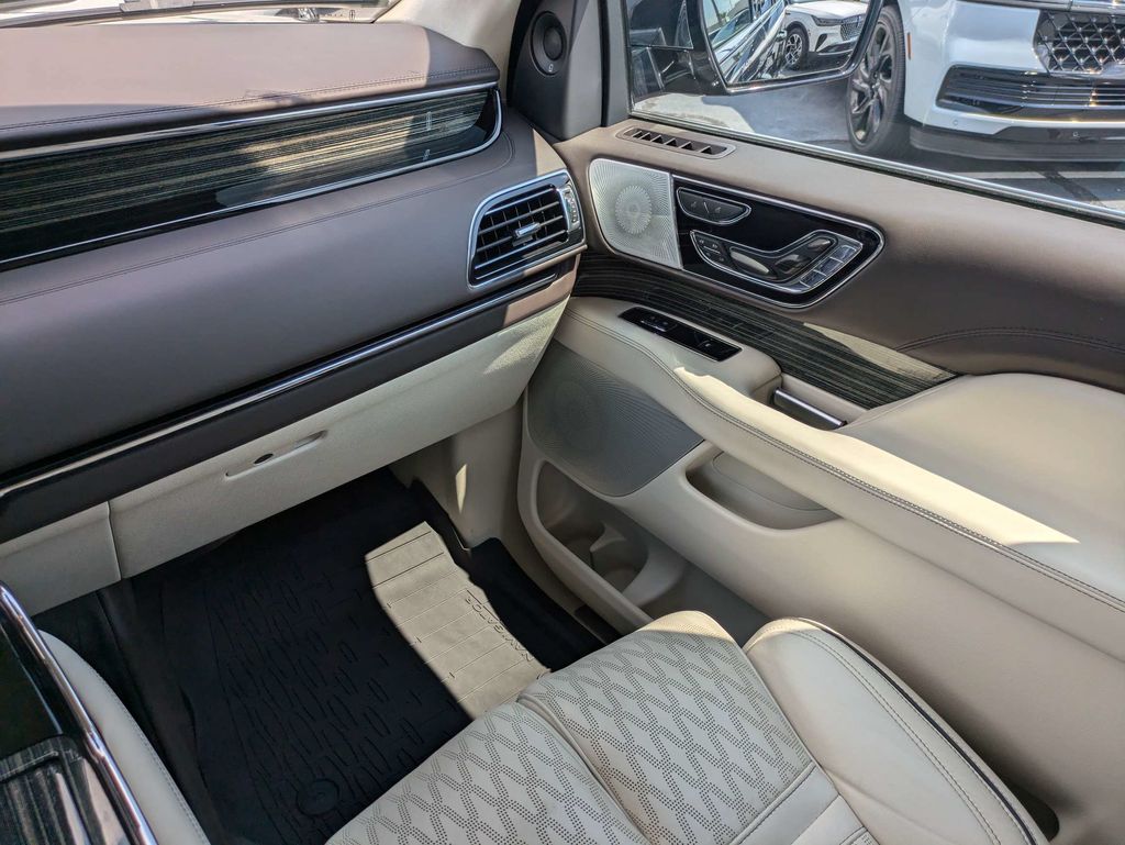 2024 Lincoln Navigator Black Label L
