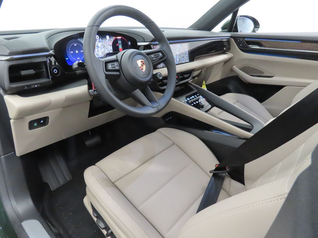 Thumbnail: 2026 Porsche Macan - 4