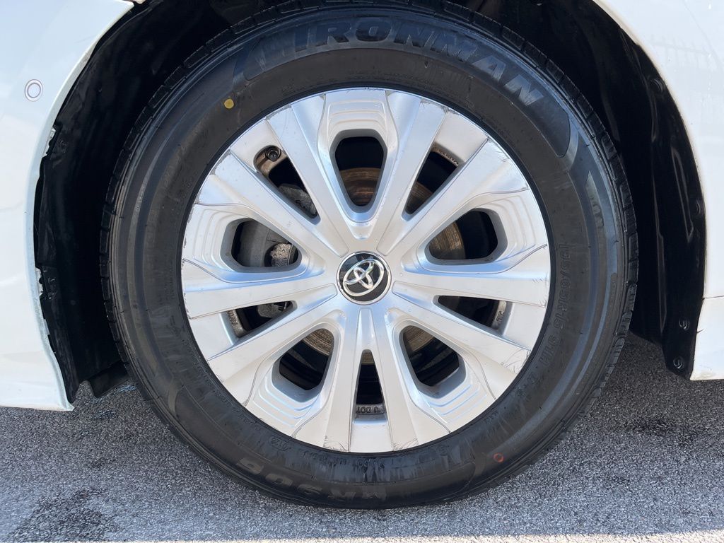 Thumbnail: 2021 Toyota Prius - 12