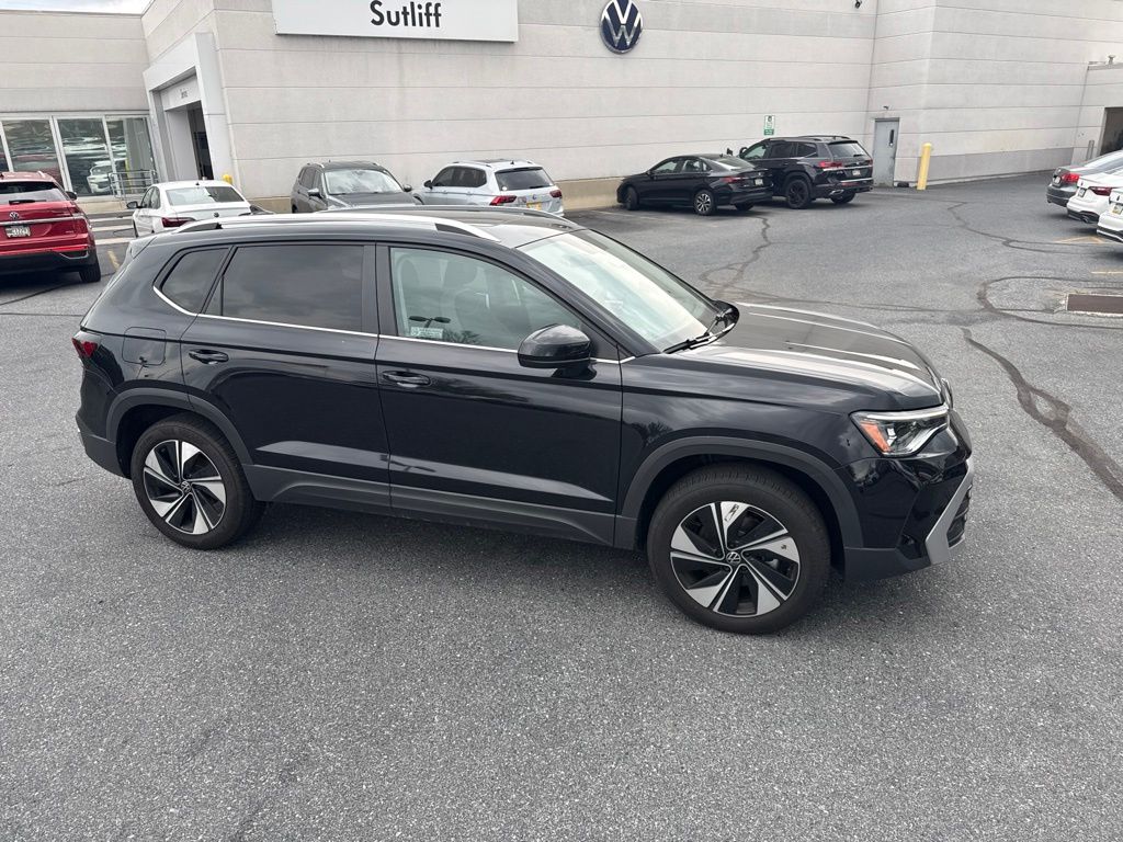 2025 Volkswagen Taos 1.5T SE Black at Sutliff Volkswagen