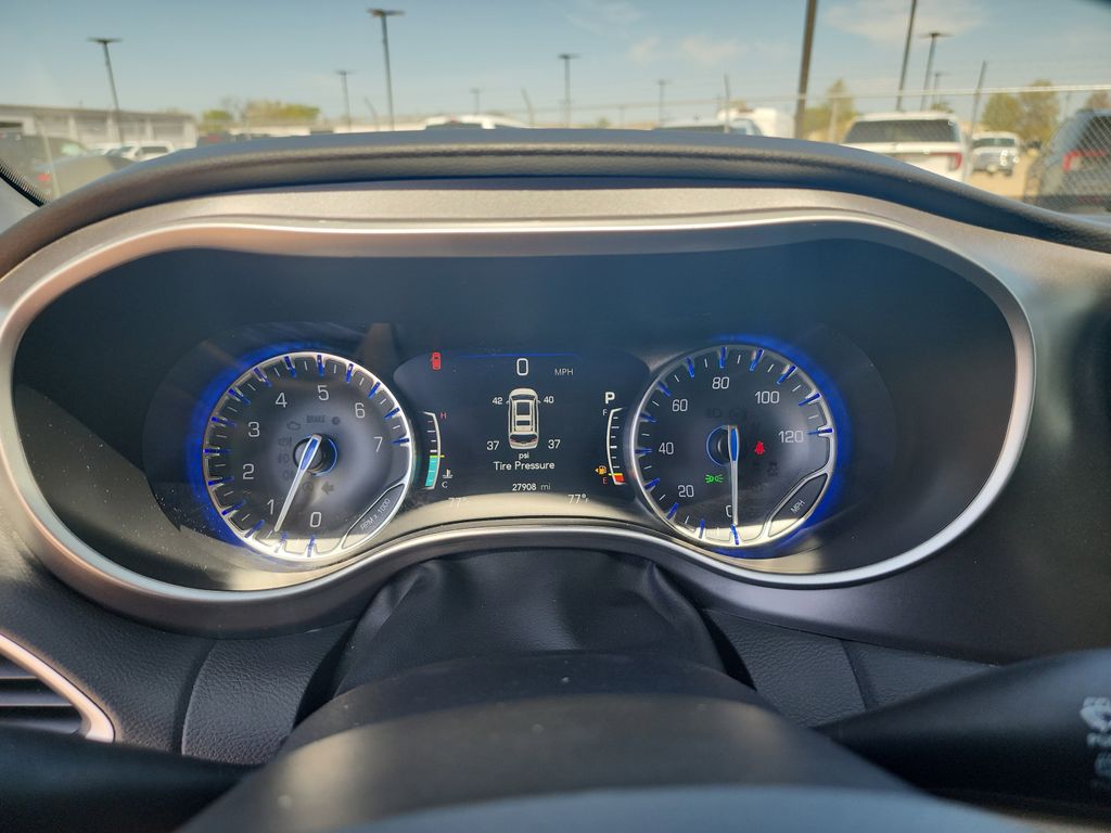 2024 Chrysler Pacifica Touring L photo