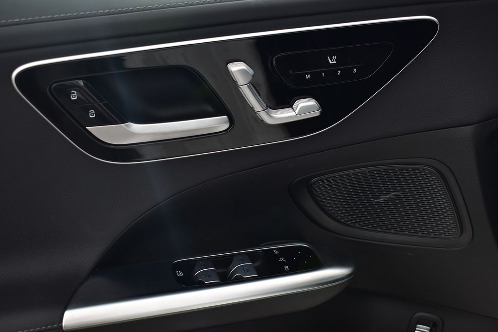 Thumbnail: 2023 Mercedes-Benz C-Class - 12