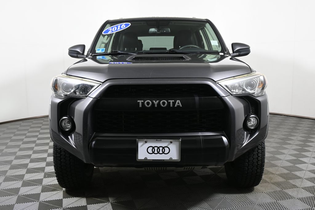 Thumbnail: 2016 Toyota 4Runner - 9