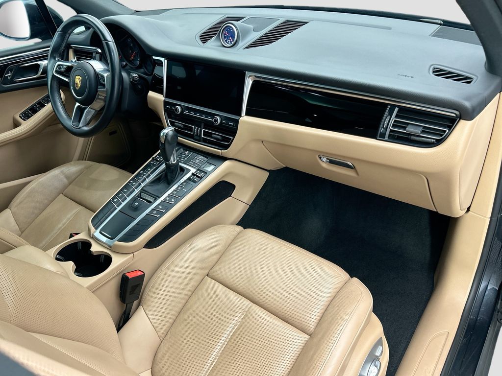 Thumbnail: 2020 Porsche Macan - 20