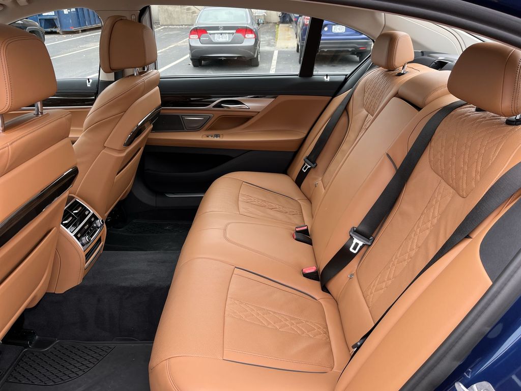 Thumbnail: 2022 BMW 7 Series - 23